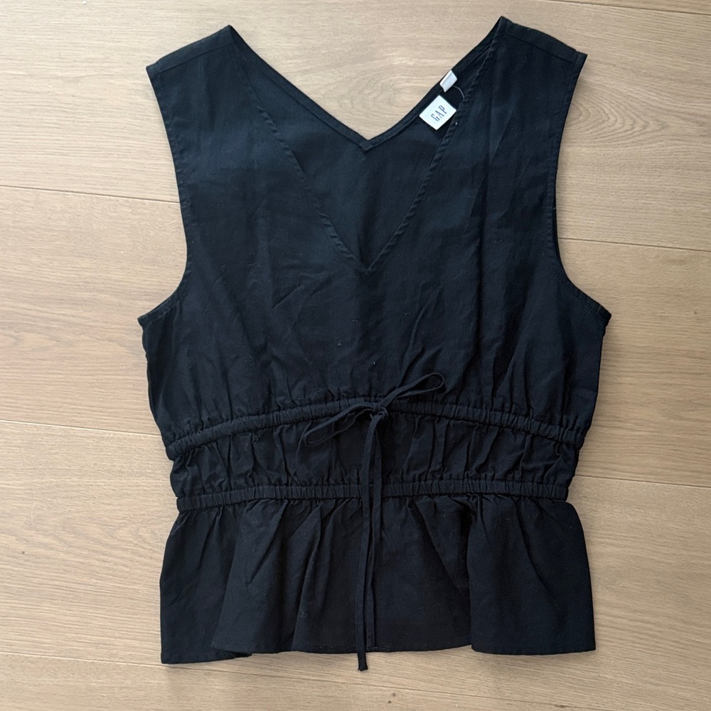 GAP Black V-Neck Sleeveless Blouse